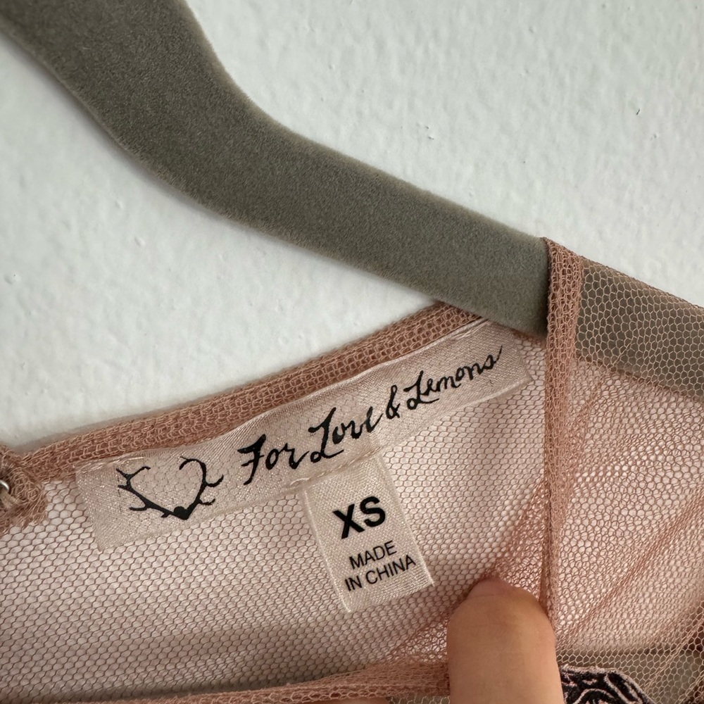 For love and lemons Sierra maxi dress in blush floral. Size XS - Picture 9 of 9